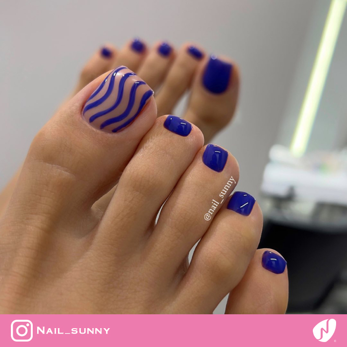Swirl Accent Nail on Toes